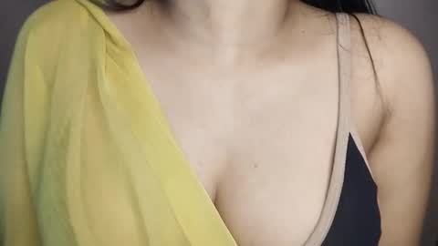 priyu_ online show from December 4, 2025, 4:27 pm