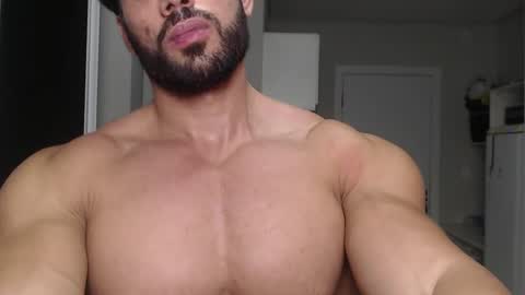 Snapshot of promuscles4u chatting on December 18, 2024, 11:08 pm promuscles4u online show from December 18, 2024, 11:08 pm