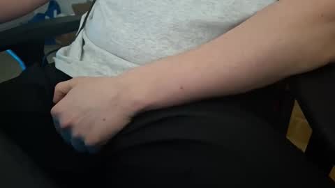 pryli27 online show from April 4, 2026, 10:40 pm