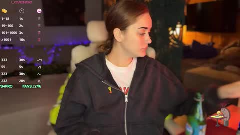 Queen of Pain online show from October 12, 2025, 12:26 pm