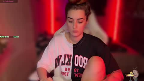 Queen of Pain online show from November 15, 2025, 6:04 pm