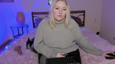 Snapshot of puffybun chatting on February 4, 2025, 11:59 pm puffybun online show from February 4, 2025, 11:59 pm