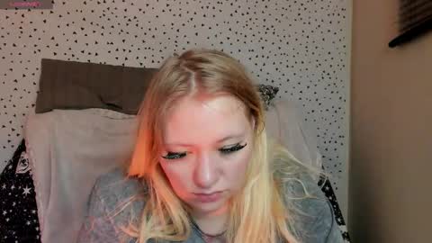 Snapshot of puffybun chatting on February 18, 2026, 10:28 pm puffybun online show from February 18, 2026, 10:28 pm