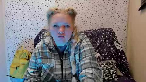 Snapshot of puffybun chatting on February 22, 2026, 9:13 pm puffybun online show from February 22, 2026, 9:13 pm