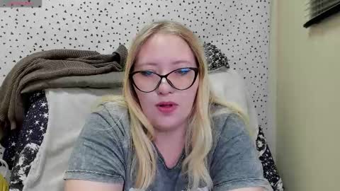 Snapshot of puffybun chatting on March 1, 2026, 8:55 pm puffybun online show from March 1, 2026, 8:55 pm