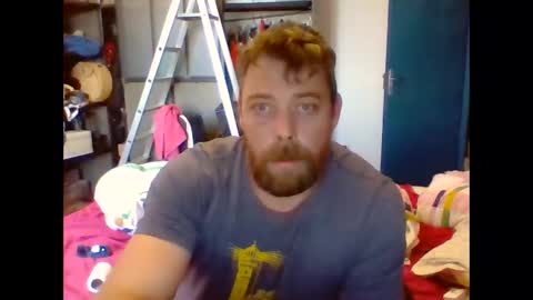 Snapshot of pug2222 chatting on December 4, 2024, 3:43 pm pug2222 online show from December 4, 2024, 3:43 pm