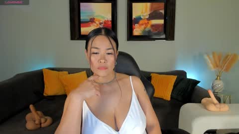Pui Yee  online show from September 18, 2025, 9:50 pm