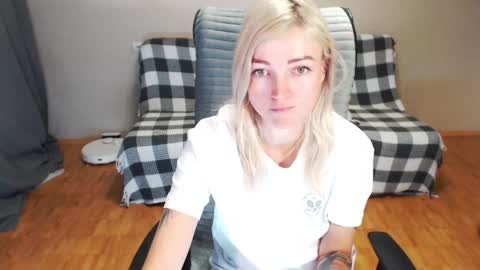 Snapshot of puma_ma chatting on November 19, 2025, 3:28 am Polly online show from November 19, 2025, 3:28 am