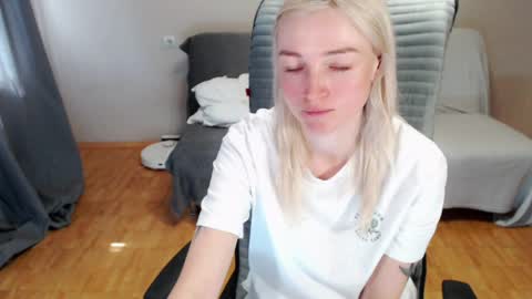Snapshot of puma_ma chatting on May 7, 2026, 6:41 am Polly online show from May 7, 2026, 6:41 am
