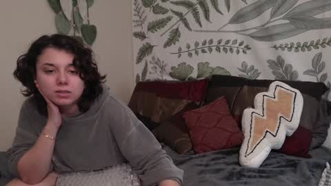 Snapshot of punkpuppy chatting on December 28, 2024, 10:13 pm emmy online show from December 28, 2024, 10:13 pm