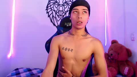 Snapshot of pupi_wolf chatting on February 24, 2025, 5:53 pm Cris online show from February 24, 2025, 5:53 pm
