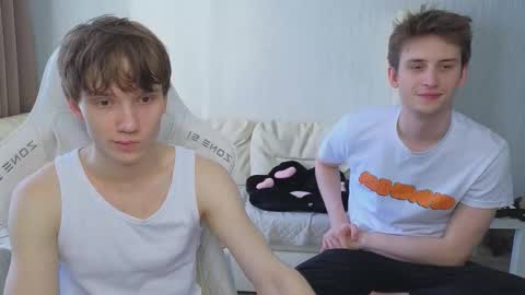 Snapshot of pupsenish chatting on January 16, 2026, 8:51 am Jesse online show from January 16, 2026, 8:51 am