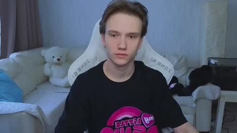 Snapshot of pupsenish chatting on February 28, 2026, 5:19 am Jesse online show from February 28, 2026, 5:19 am