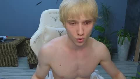 Snapshot of pupsenish chatting on April 9, 2026, 8:25 pm Jesse online show from April 9, 2026, 8:25 pm