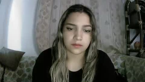 Snapshot of purple_23 chatting on April 4, 2026, 6:44 am Lizzy online show from April 4, 2026, 6:44 am