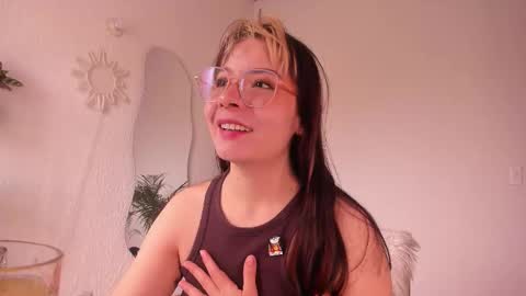 Snapshot of purple_opal chatting on March 12, 2026, 5:08 pm Vero online from Tuesday to Sunday online show from March 12, 2026, 5:08 pm