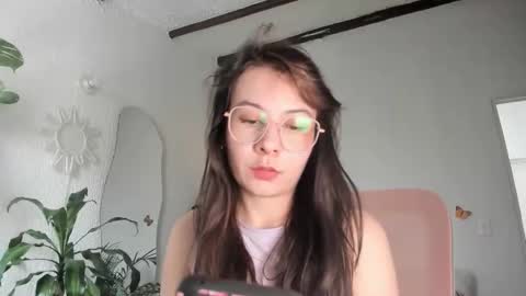 Snapshot of purple_opal chatting on April 17, 2026, 5:16 pm Vero online from Tuesday to Sunday online show from April 17, 2026, 5:16 pm