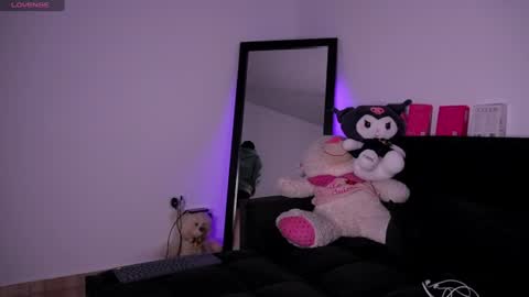 Snapshot of purplesnake_ chatting on July 22, 2026, 2:25 am Alynn online show from July 22, 2026, 2:25 am