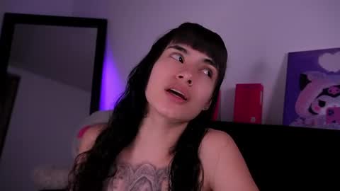 Snapshot of purplesnake_ chatting on August 4, 2026, 1:53 am Alynn online show from August 4, 2026, 1:53 am
