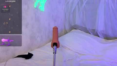 Monica online show from October 8, 2025, 4:48 pm