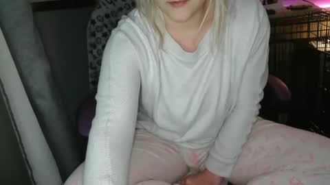 Lara online show from February 25, 2025, 10:39 pm
