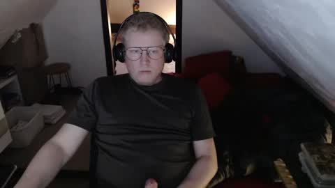 pussylovercb online show from April 16, 2026, 8:04 am