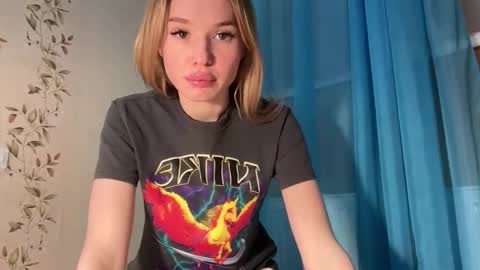 Lina online show from September 24, 2025, 2:42 pm