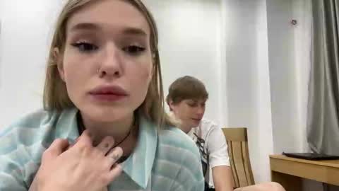 Lina online show from November 28, 2025, 3:04 pm