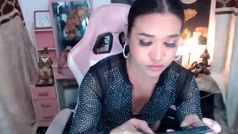 Snapshot of pythoncock4u chatting on November 6, 2025, 5:36 pm Queen Agatha online show from November 6, 2025, 5:36 pm