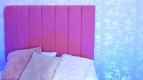 qadeshh  online show from October 29, 2025, 6:04 am