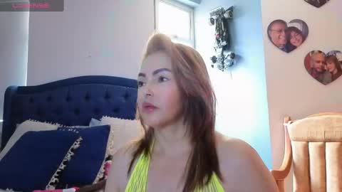 Snapshot of qu33nandh3rk1ng chatting on January 1, 2025, 2:52 pm Queen And King online show from January 1, 2025, 2:52 pm