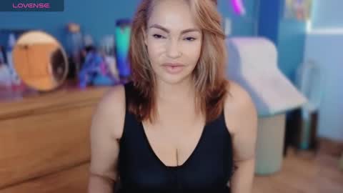 Snapshot of qu33nandh3rk1ng chatting on February 15, 2025, 4:56 pm Queen And King online show from February 15, 2025, 4:56 pm