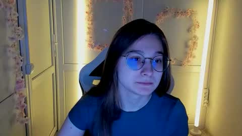 Snapshot of queen_amelie chatting on April 23, 2026, 8:46 am Amelie online show from April 23, 2026, 8:46 am