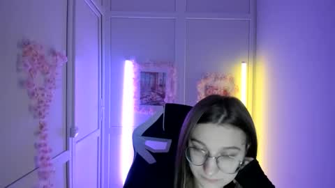 Snapshot of queen_amelie chatting on April 26, 2026, 7:39 am Amelie online show from April 26, 2026, 7:39 am