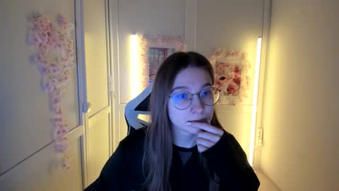 Snapshot of queen_amelie chatting on May 2, 2026, 7:02 am Amelie online show from May 2, 2026, 7:02 am