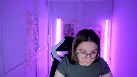 Snapshot of queen_amelie chatting on May 9, 2026, 7:24 am Amelie online show from May 9, 2026, 7:24 am