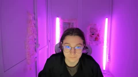 Snapshot of queen_amelie chatting on May 19, 2026, 7:26 am Amelie online show from May 19, 2026, 7:26 am