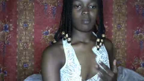 queen_banice online show from October 13, 2025, 6:41 pm