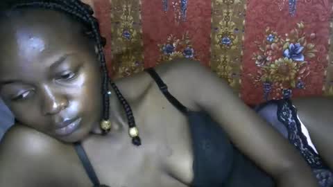 queen_banice online show from October 15, 2025, 4:07 pm