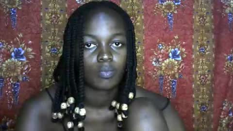 queen_banice online show from October 20, 2025, 6:41 pm