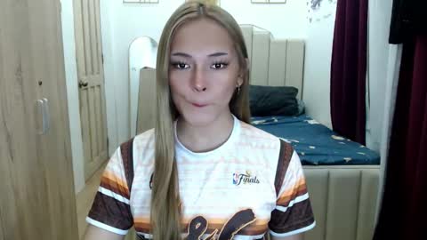 Snapshot of queen_heart0 chatting on May 10, 2026, 1:55 am shawny online show from May 10, 2026, 1:55 am