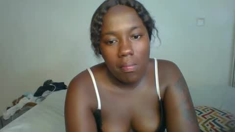 queen_mira online show from September 9, 2025, 5:12 pm
