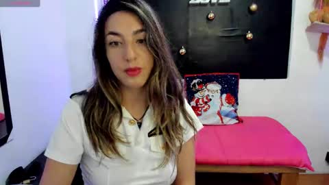 queen_natttyy online show from December 3, 2024, 2:58 am
