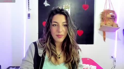 queen_natttyy online show from January 10, 2025, 5:05 am