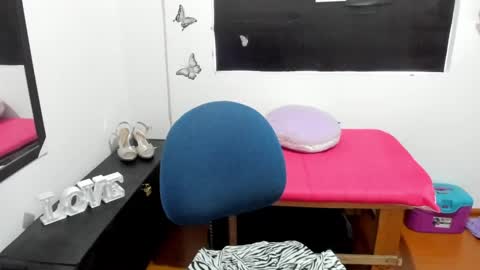 queen_natttyy online show from January 29, 2025, 6:18 pm