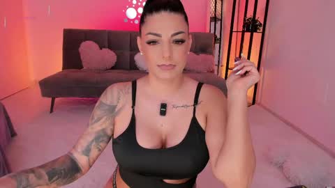 queen_of_deepthroat online show from May 25, 2026, 3:45 am