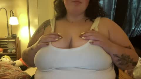 Snapshot of queen_ophelia chatting on August 7, 2026, 1:02 pm queen_ophelia online show from August 7, 2026, 1:02 pm