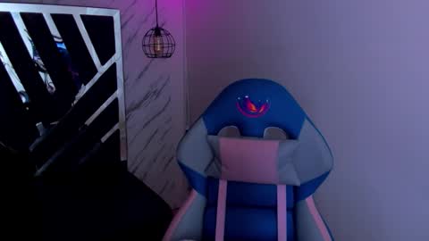   online show from October 23, 2025, 11:42 am