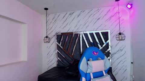   online show from November 20, 2025, 11:43 am