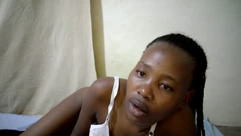 queen_slender online show from June 12, 2026, 7:24 pm